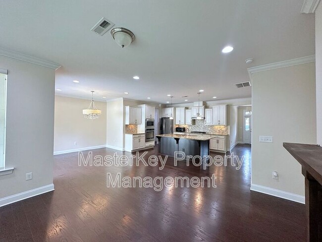 Photo - 761 McRae Rd