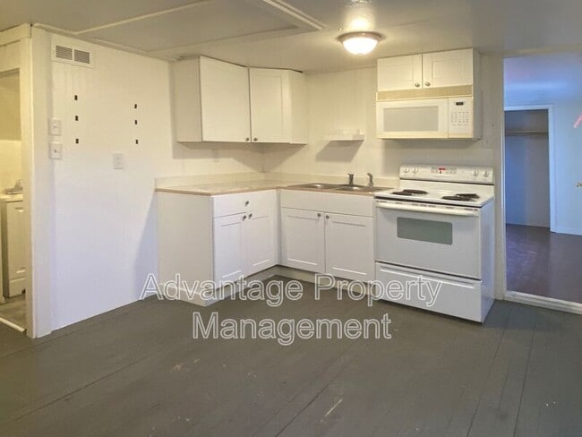 Photo - 240 NW 9th St