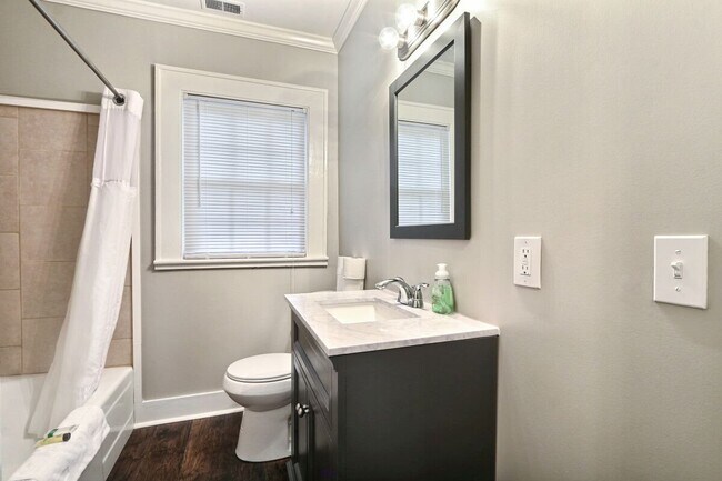 Photo - 2105 Apartamento Unidad 2105 E 41st St