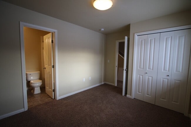 Photo - 3 Bedroom Condo close to JBER!