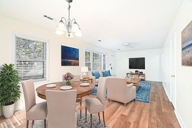 Building Photo - Cozy Living in Goose Creek!