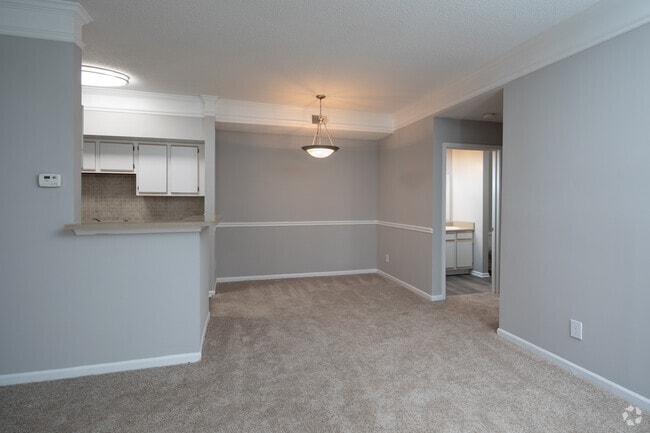 2BR, 2BA - Bentley - 1,175SF - Dining