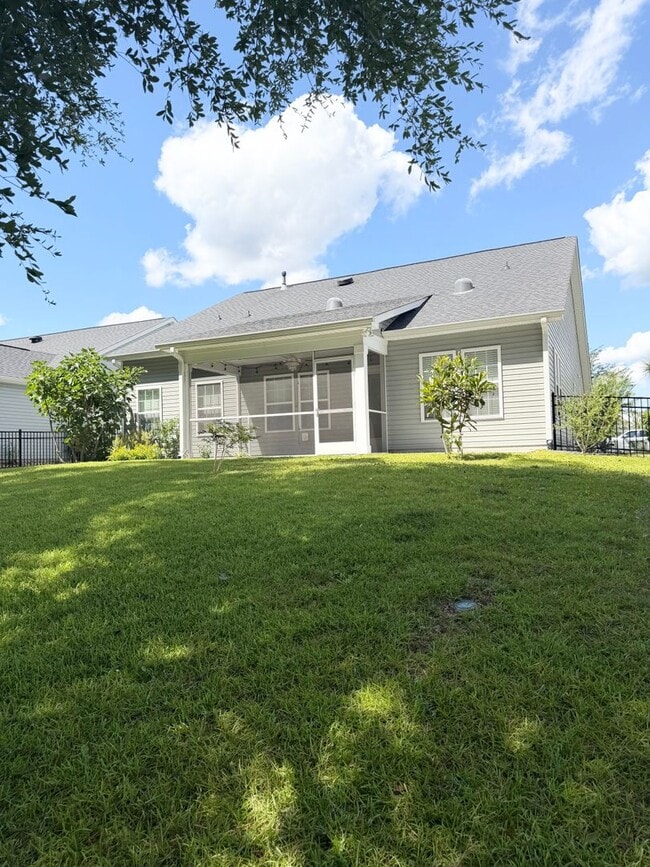 Photo - BEAUTIFUL 3 bedroom / 2 bathroom home available NOW!