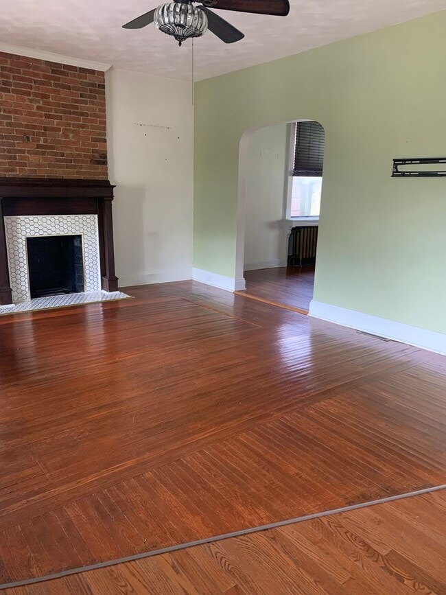 Photo - 3 Bedroom Single Family Home with Garage in Mount Washington!