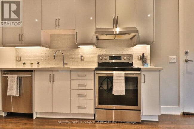 Photo - 35 Cloverdale Rd