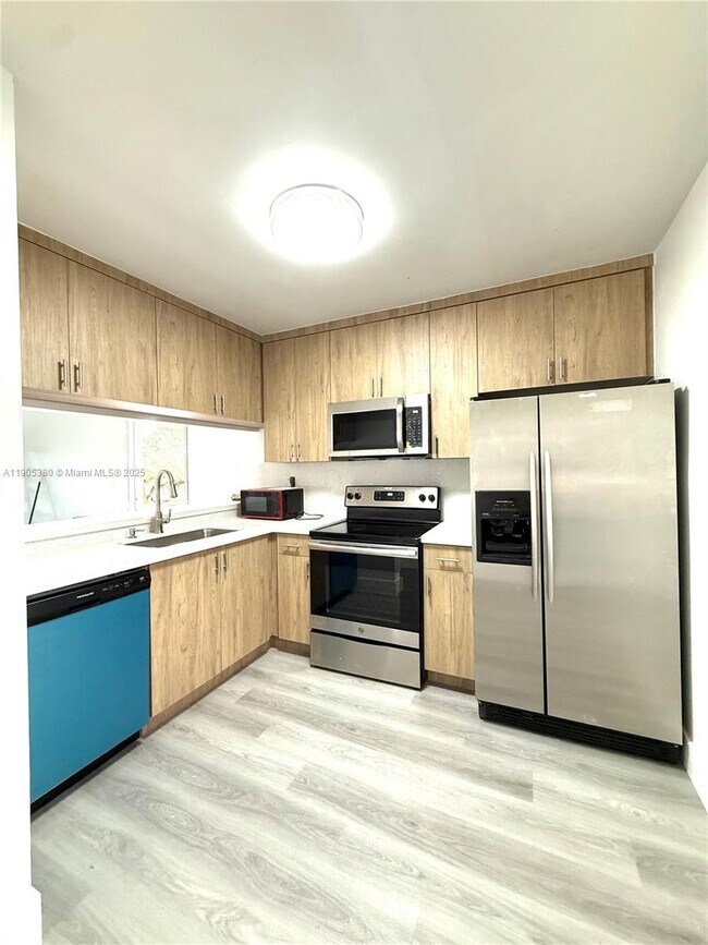 Photo - 1185 SW 16th Ave Unidad 2