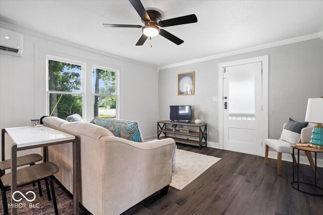 Photo - 606 E County Line Rd