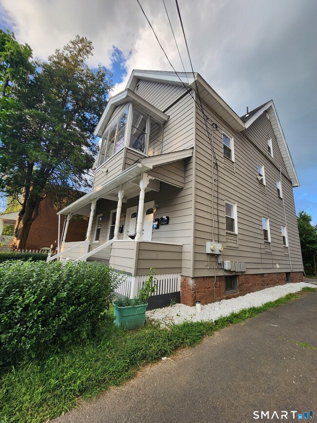 Building Photo - 16-18-18 Heath St Unit 3