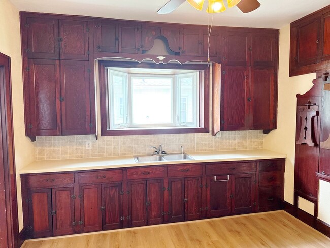 Photo - 850 Rice St