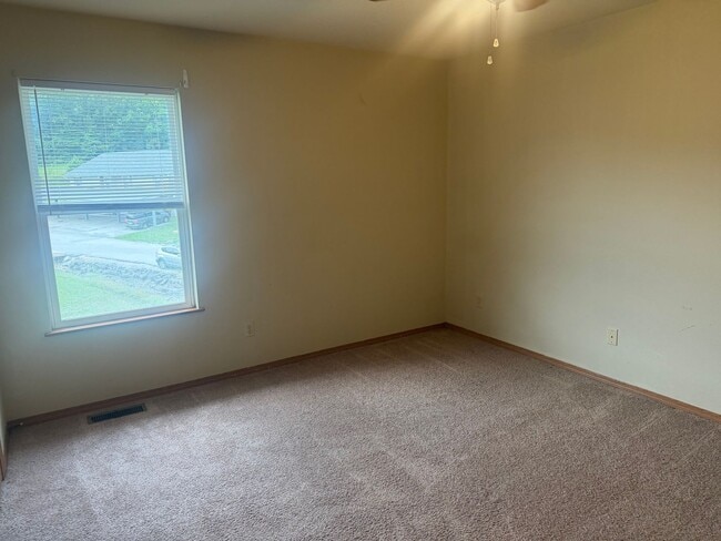 Photo - 20304 Skyview Dr Unit 20304 Skyview - B