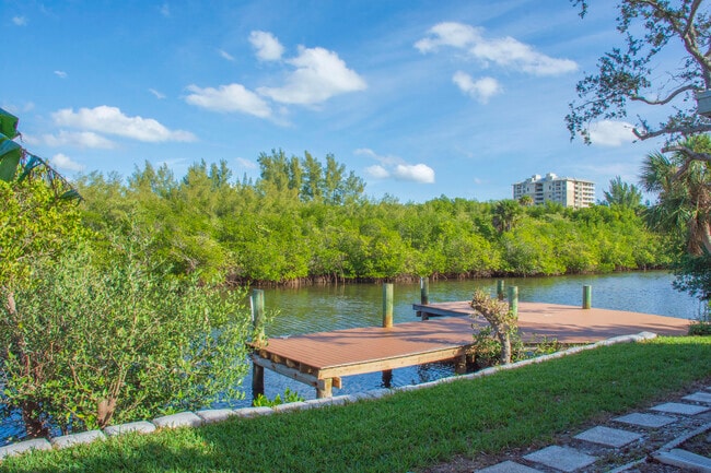 Photo - 922 Jackson Way