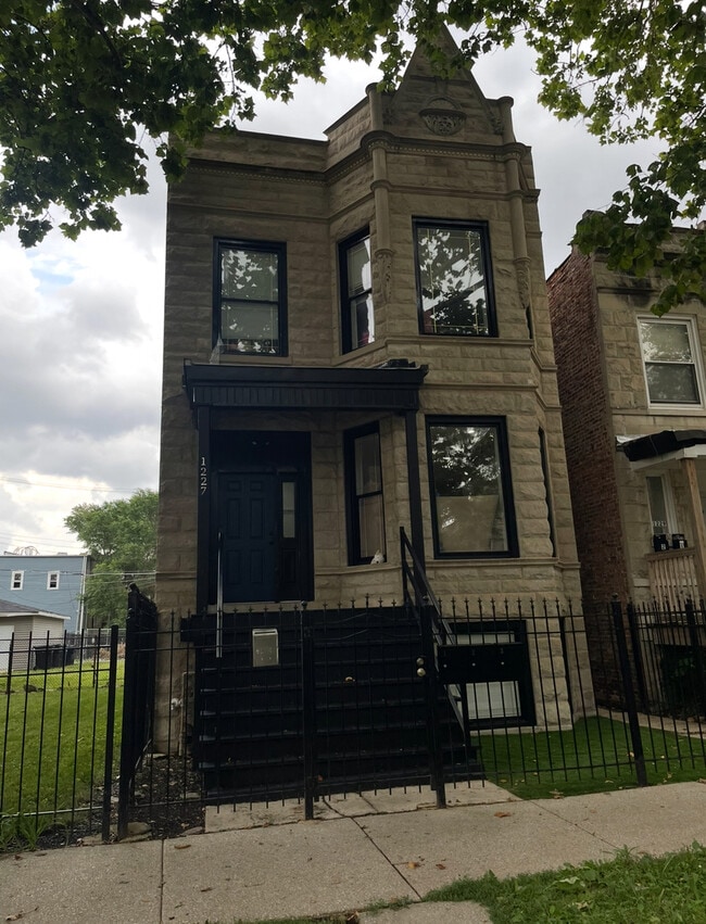 Building Photo - 1227 S Springfield Ave Rental