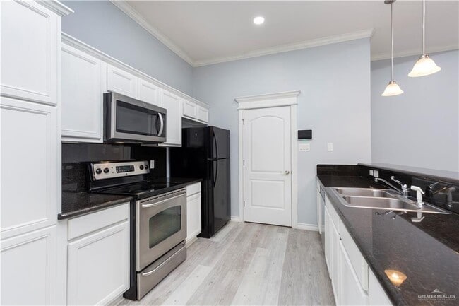 Photo - 17 S Excalibur St