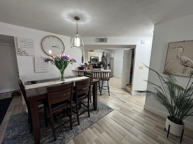 8955 Wiles Rd Unit 206