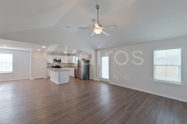 Photo - 137 Western Red Cedar Dr