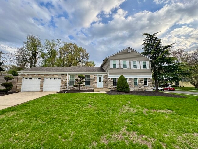 Building Photo - 510 Moat Way