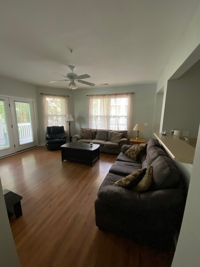 Living / Family room - 712 Indica Ct Unit Azalea Trace # 202