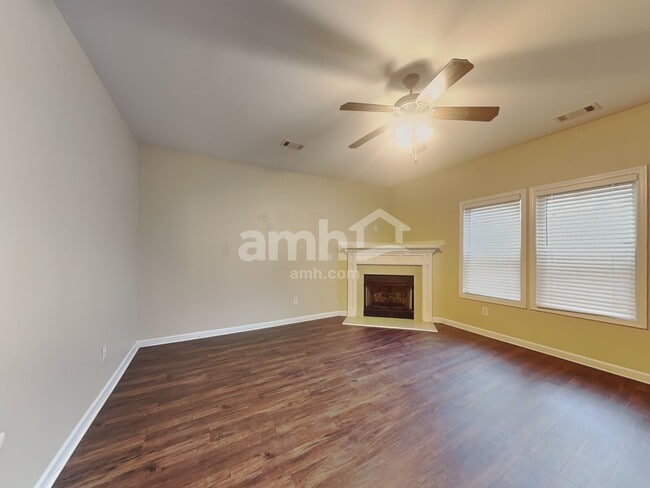 Photo - 243 Ascott Ln