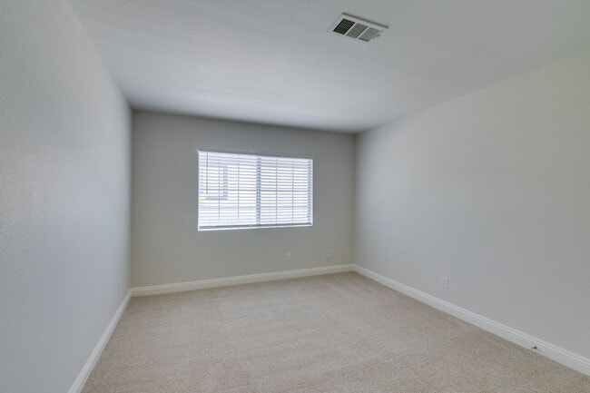 Photo - Modern 2 Bed, 2.5 Bath Henderson Townhome