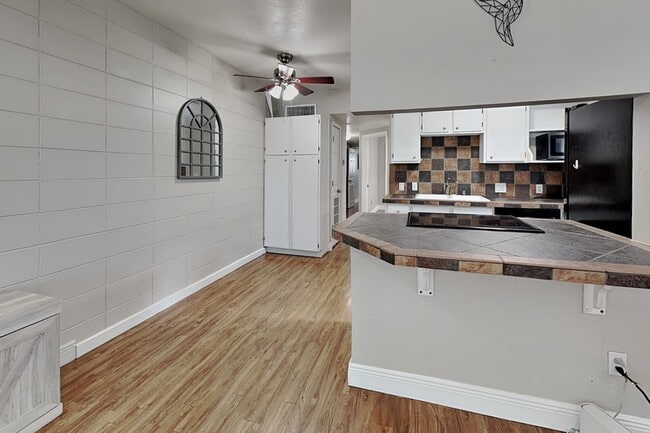 313 S Lawsona Blvd