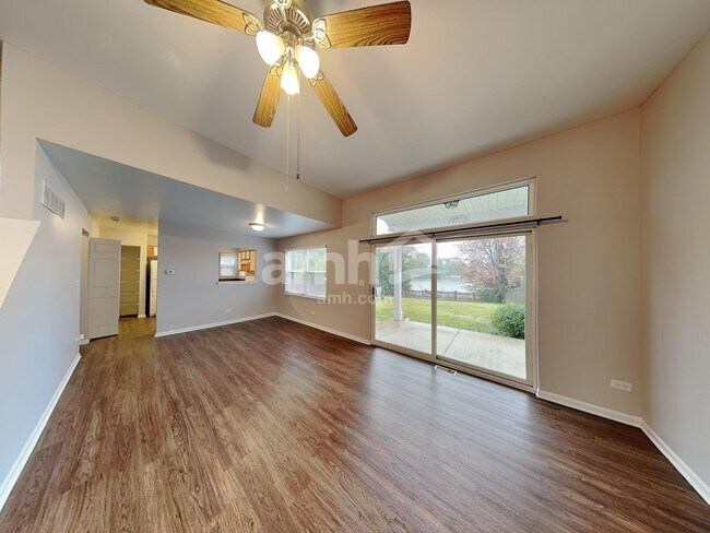 Photo - 2202 Henning Pl