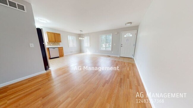 Photo - 18530 E 14 Mile Rd #3 - Spacious 2Bed/1Bat... Unit 3