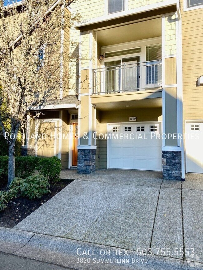 Building Photo - 2 Bed Townhome in a West Linn Community wi...