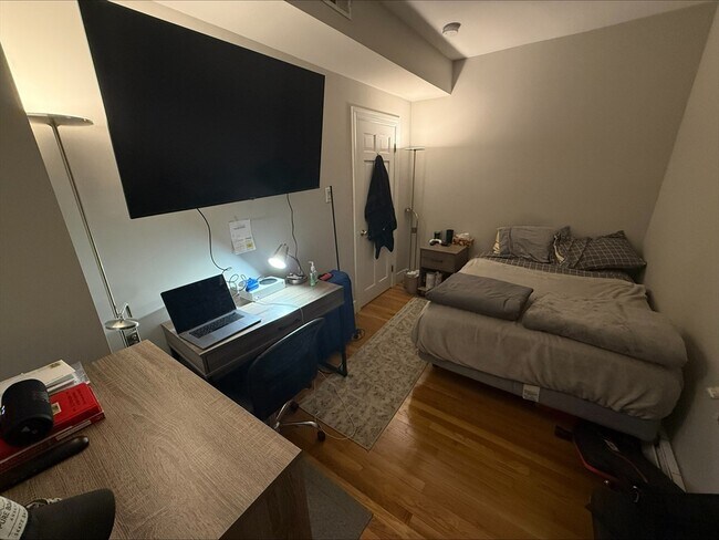 Photo - 868 E 2nd St Unit 1