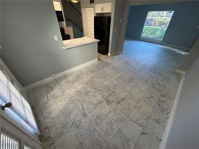 Photo - 596 Tam O Shanter