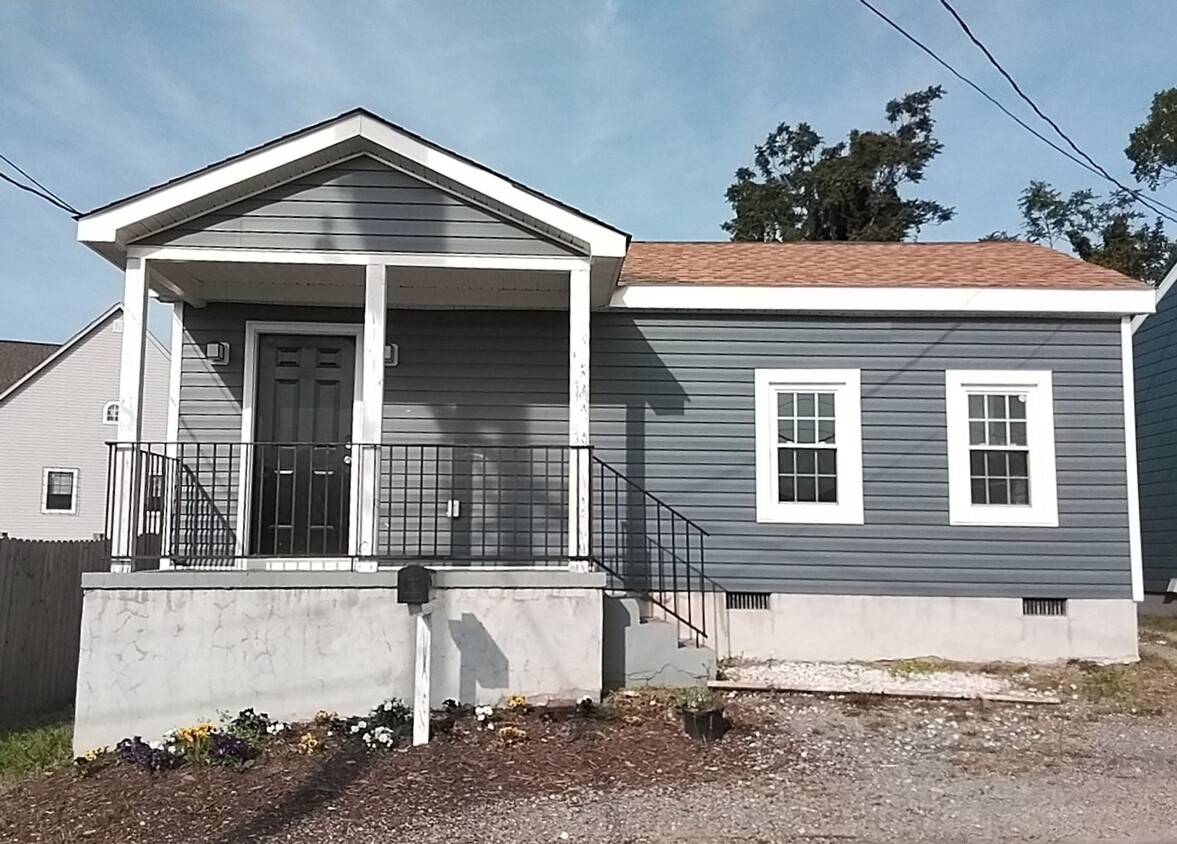 Cozy 2 Bedroom Bungalow in the Swansboro A... - Cozy 2 Bedroom Bungalow in the Swansboro A...