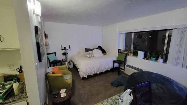 Photo - Studio Apartment - Available August 10th Unidad 307