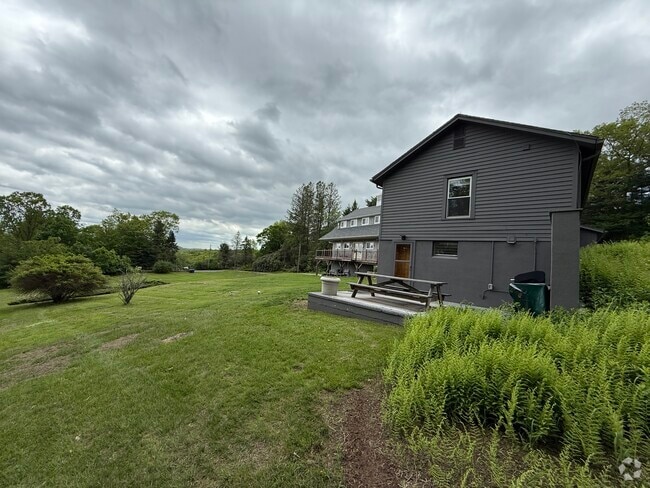 Building Photo - 120 Looking Glass Hill Rd Rental