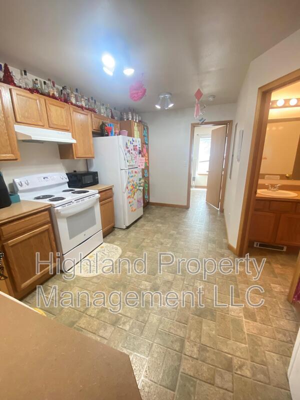 Photo - 1055 NE B St