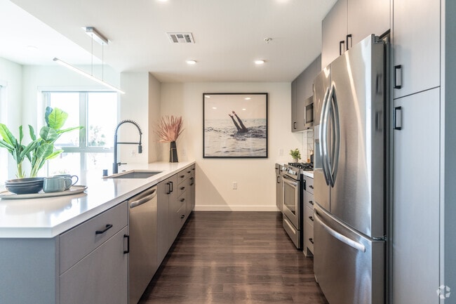 2BR,2BA - 1,180 SF