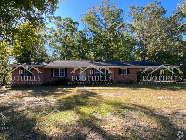 Building Photo - 3-Bed 2-Bath Brick Home with Spacious Lot,...