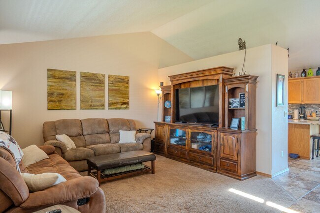 Photo - Spacious Tri-Level Home in Post Falls Near The Links Golf Course