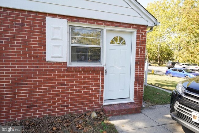 Building Photo - 512 S Park Dr Unit C