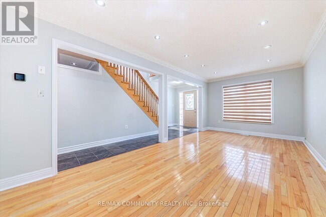 Photo - 101 Meandering Trail