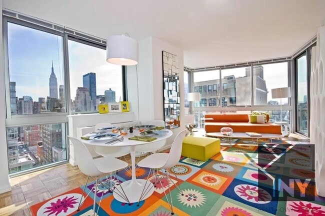 Photo - 451 W 37th St Unidad 28C