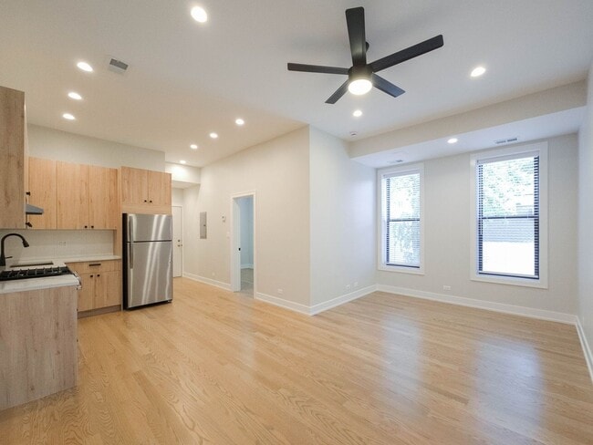 Photo - 2057 W Dickens Ave Apartamentos Unidad 2N