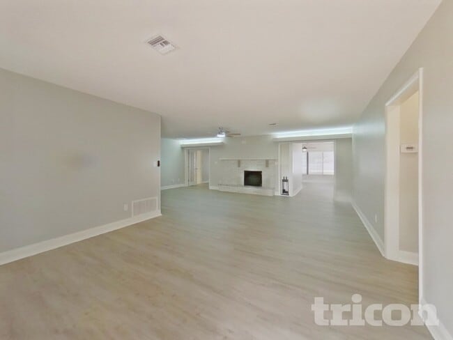 Photo - 1550 Hobson St