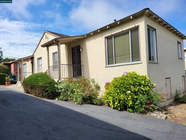 Photo - 1662 San Benito St