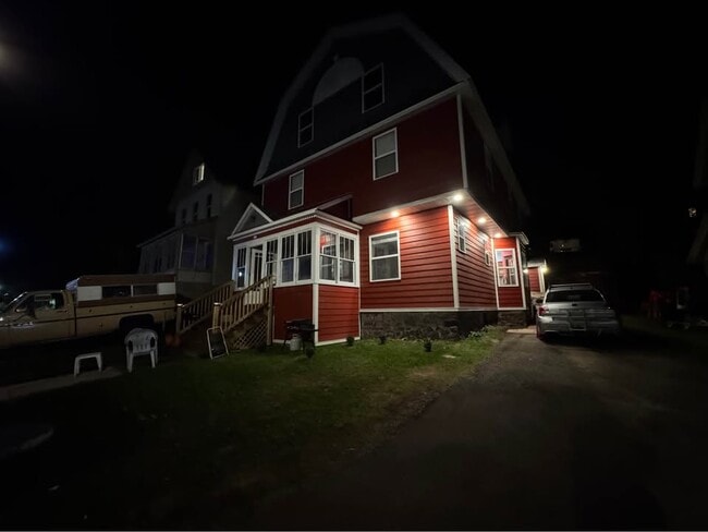 Photo - 911 College Ave