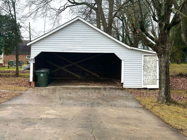 Photo - 1402 S Main St