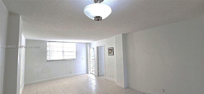 Photo - 2903 NE 163rd St Unidad 404