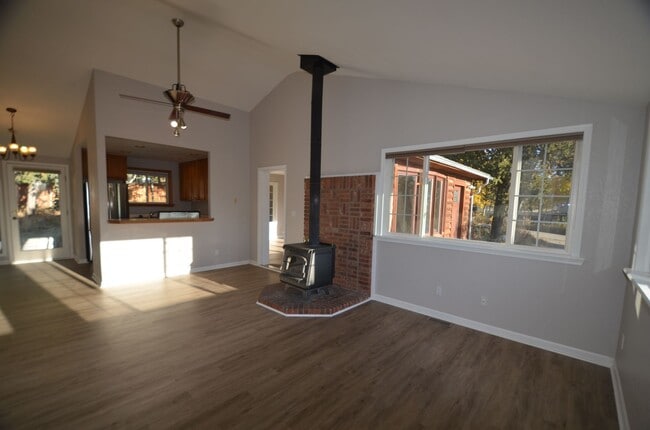 Fairplay home available 11/1/25- large fen... - Fairplay home available 11/1/25- large fen...