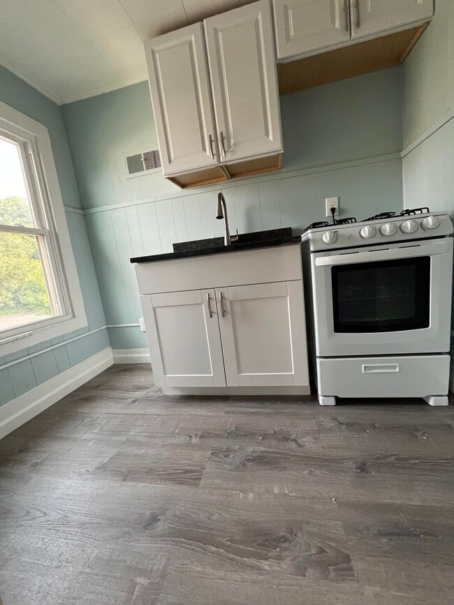 Gorgeous 1-bedroom, Second floor! Apartmen... - Gorgeous 1-bedroom, Second floor! Apartmen... Unit #7