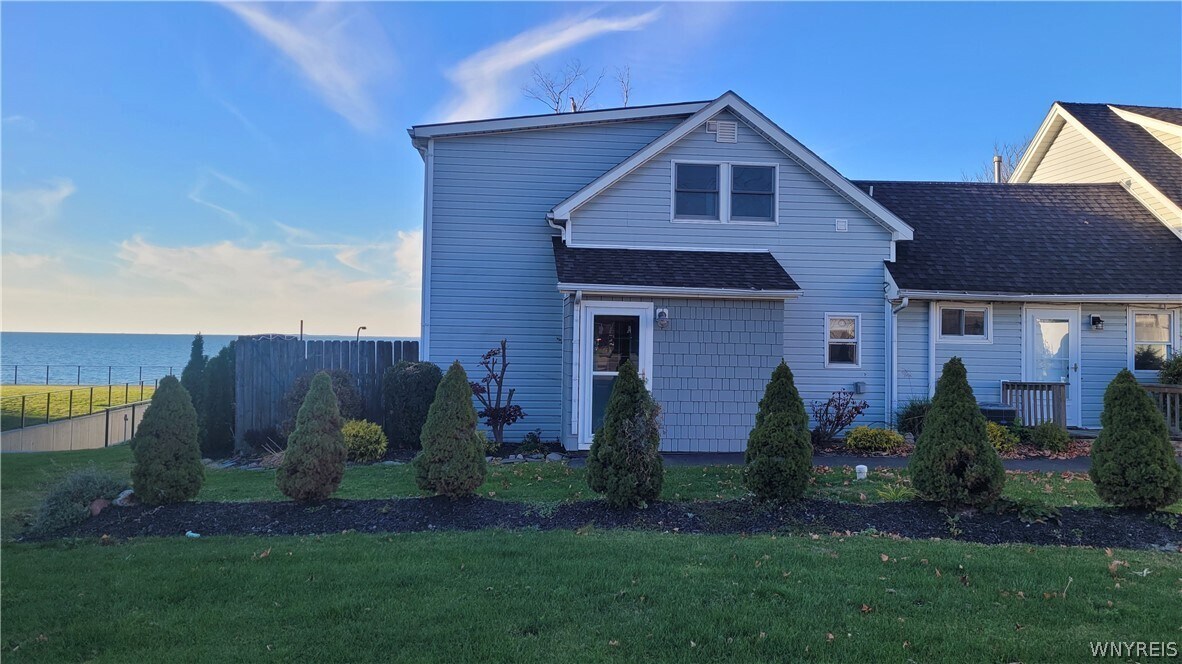 Photo - 4890 Lake Shore Rd