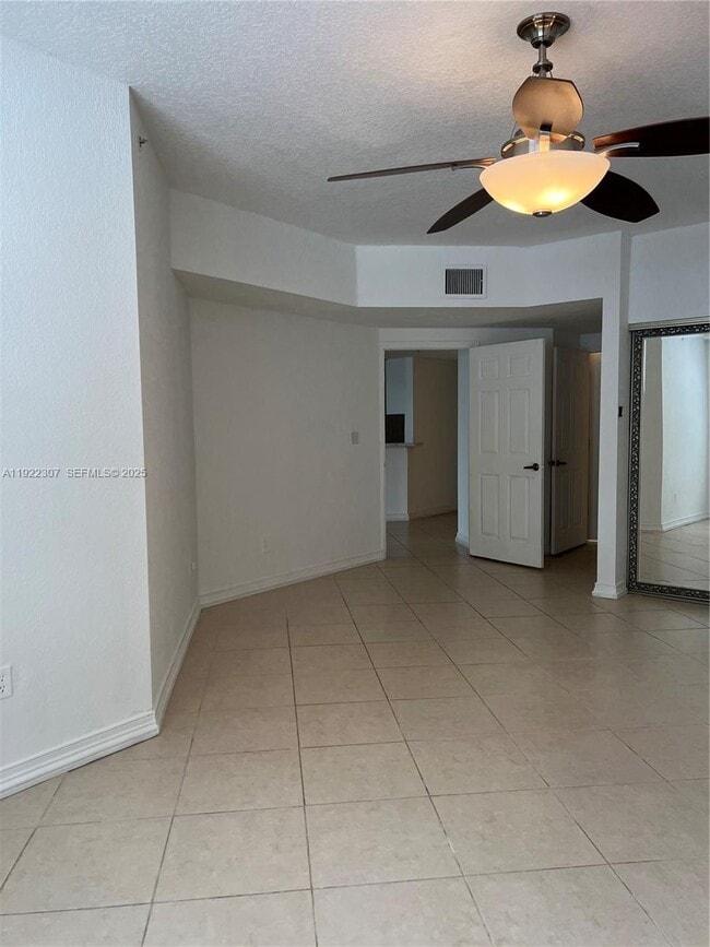 Photo - 715 SW 148th Ave Unidad 611