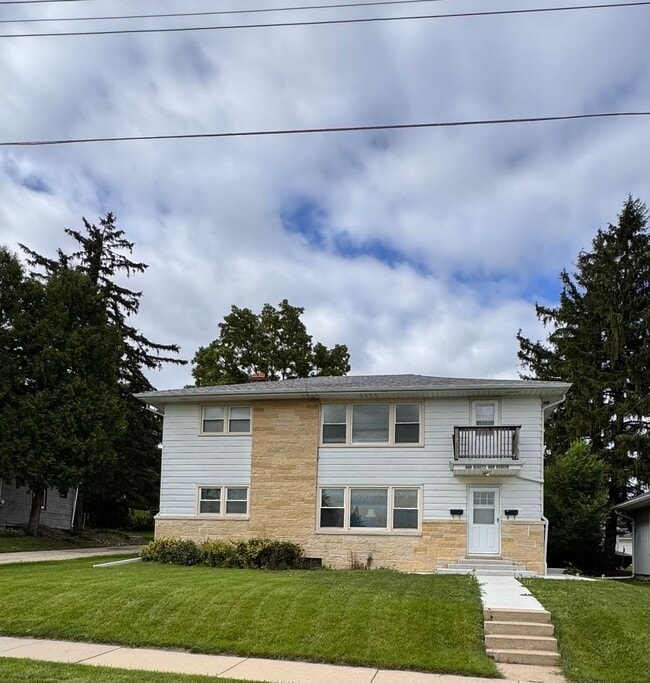 Building Photo - Menomonee Falls 3 bedroom upper Rental